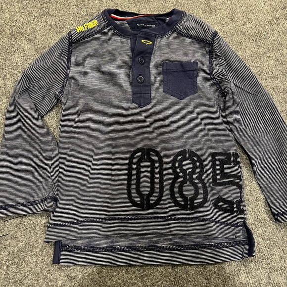 Boys Tommy Hilfiger long sleeve top 2/3 yrs - Picture 1 of 7